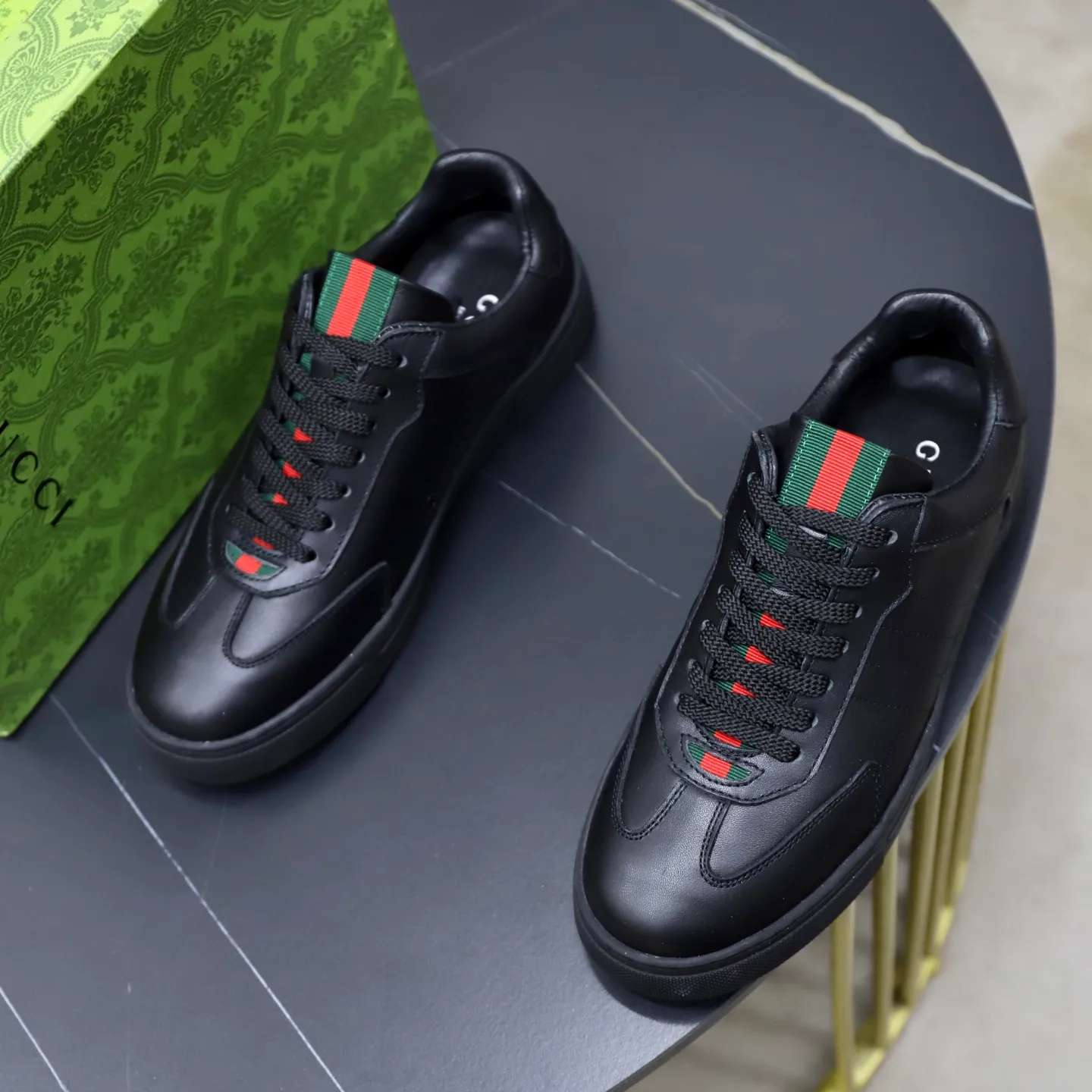 Ex-factory price: 400💰🙅‍♂️🙅‍♂️🙅‍♂️ Brand: Gucci GUCCi Standard code: 38-44 (45 customized) Grade: Same as the official website Material: Original leather splicing Comfortable and breathable sheepskin lining Original wear-resistant outsole Style category: Men's fashionable casual shoes Running sneakers Distinguished luxury brand elements Top luxury Color: actual picture color